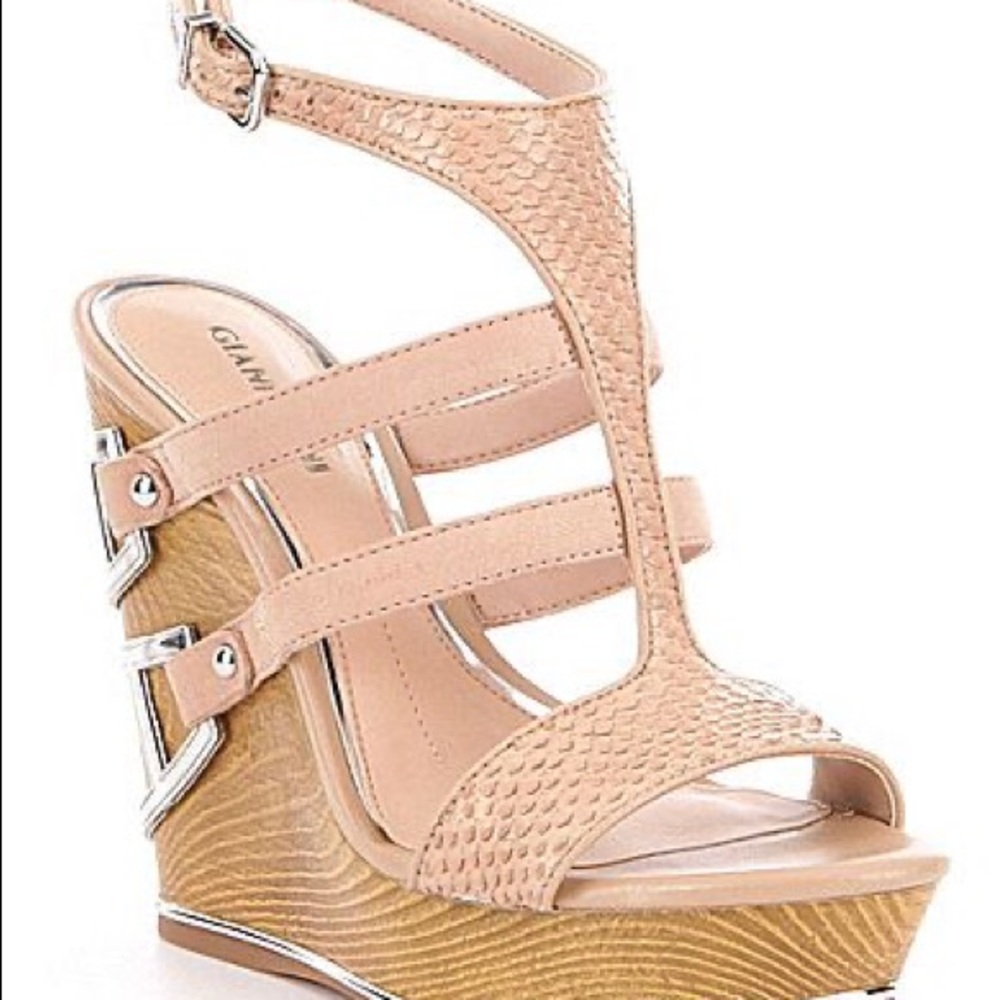 Beautiful Gianni Bini Wedges